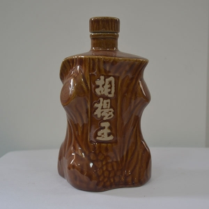 西双版纳胡杨王陶瓷酒瓶