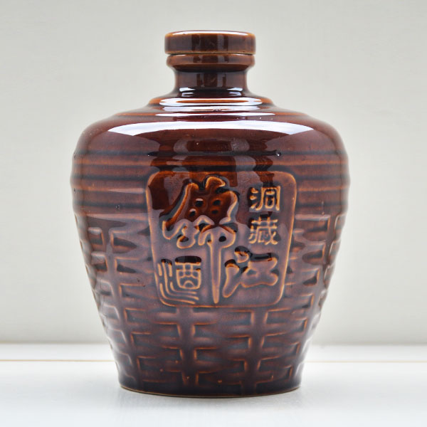 锦江洞藏陶瓷酒瓶