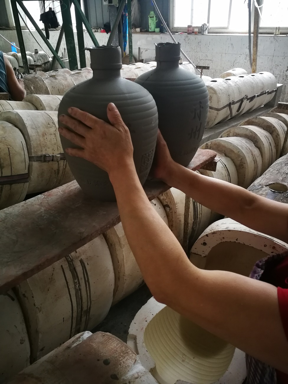 陶瓷酒瓶厂家.jpg